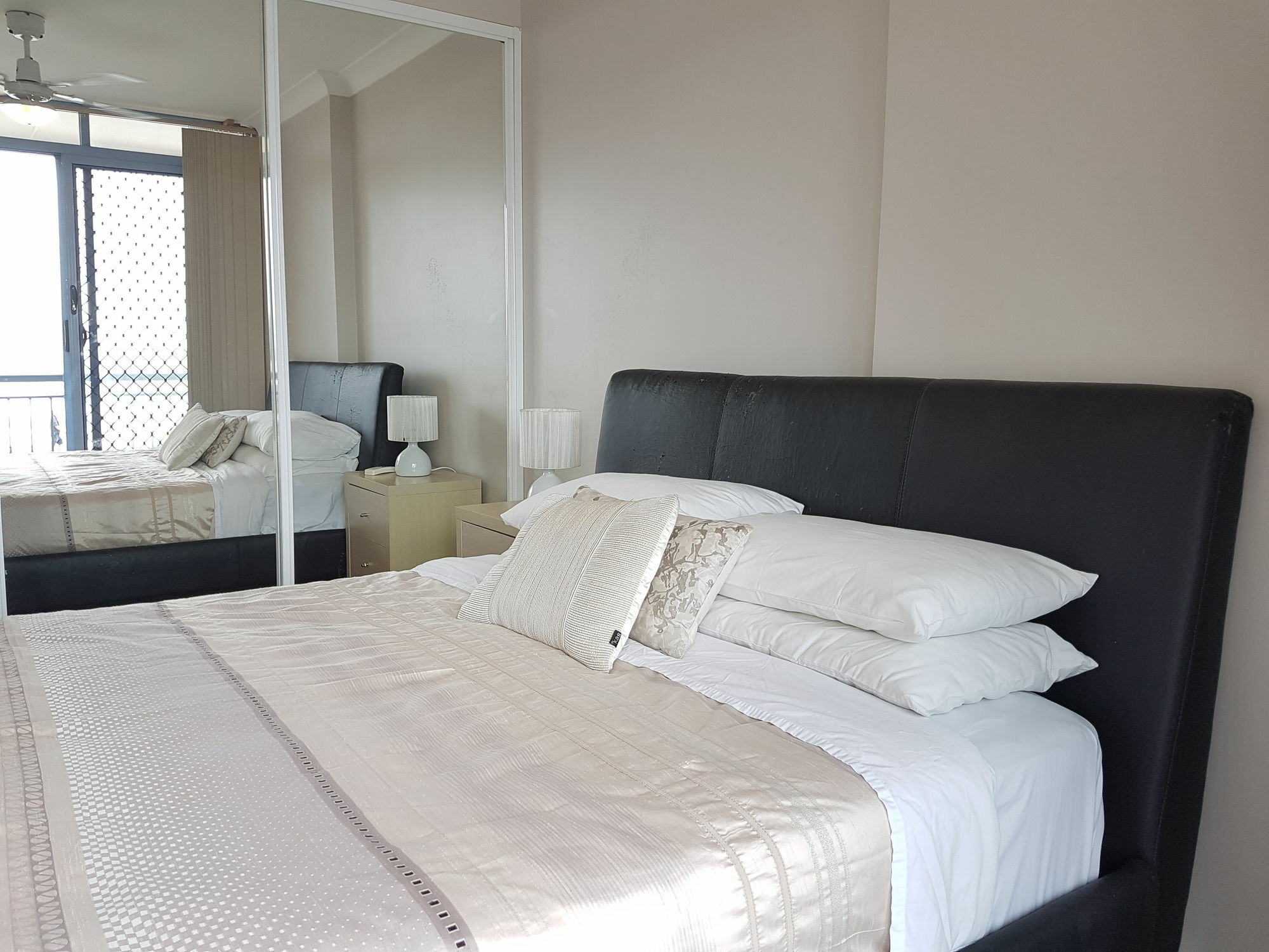 Newcastle Short Stay Accommodation - Sandbar Newcastle Beach Eksteriør billede